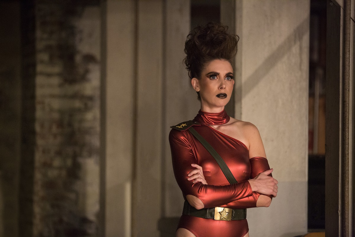 GLOW Returns to Netflix For Confident Second Season