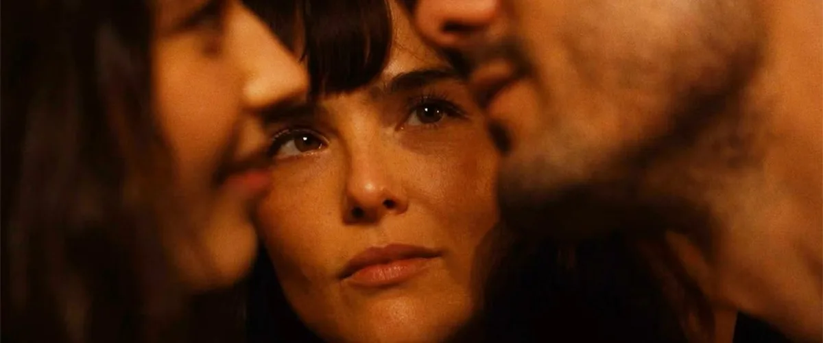 The Threesome Zoey Deutch Movie Review