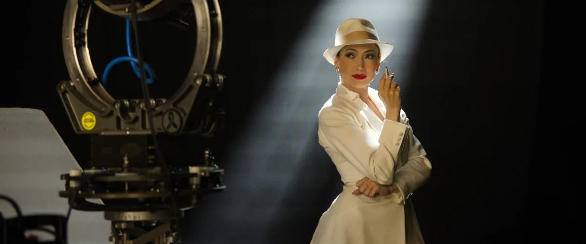 Kiss of the Spider Woman Jennifer Lopez Bill Condon Film Review