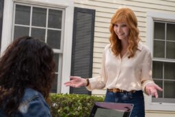 Lisa Kudrow Makes An Extremely Welcome “Comeback” to HBO