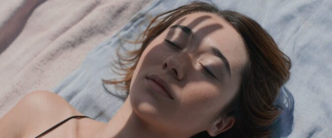 Forastera Movie Review