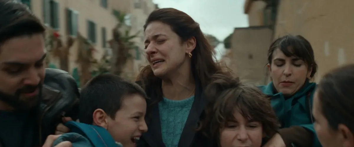 Familia Film Review